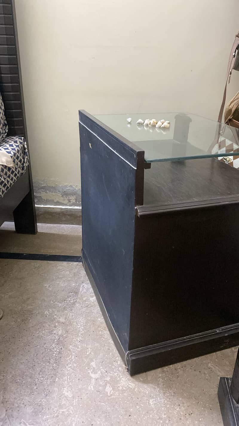 dressing table or 2 side table 1