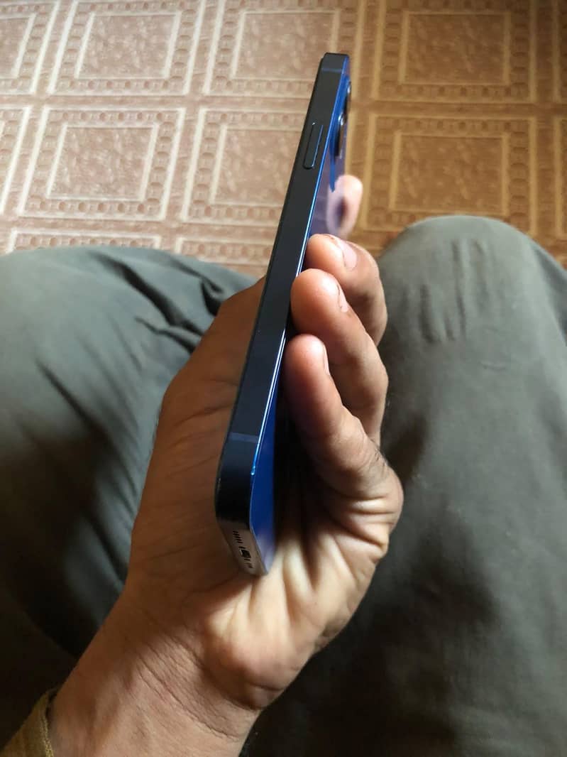 Apple iPhone 12 7