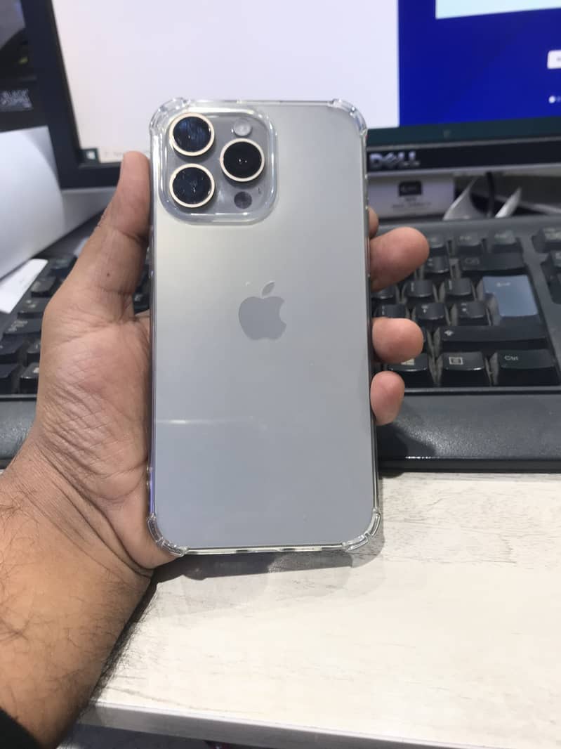 Apple iPhone 15 Pro Max 1