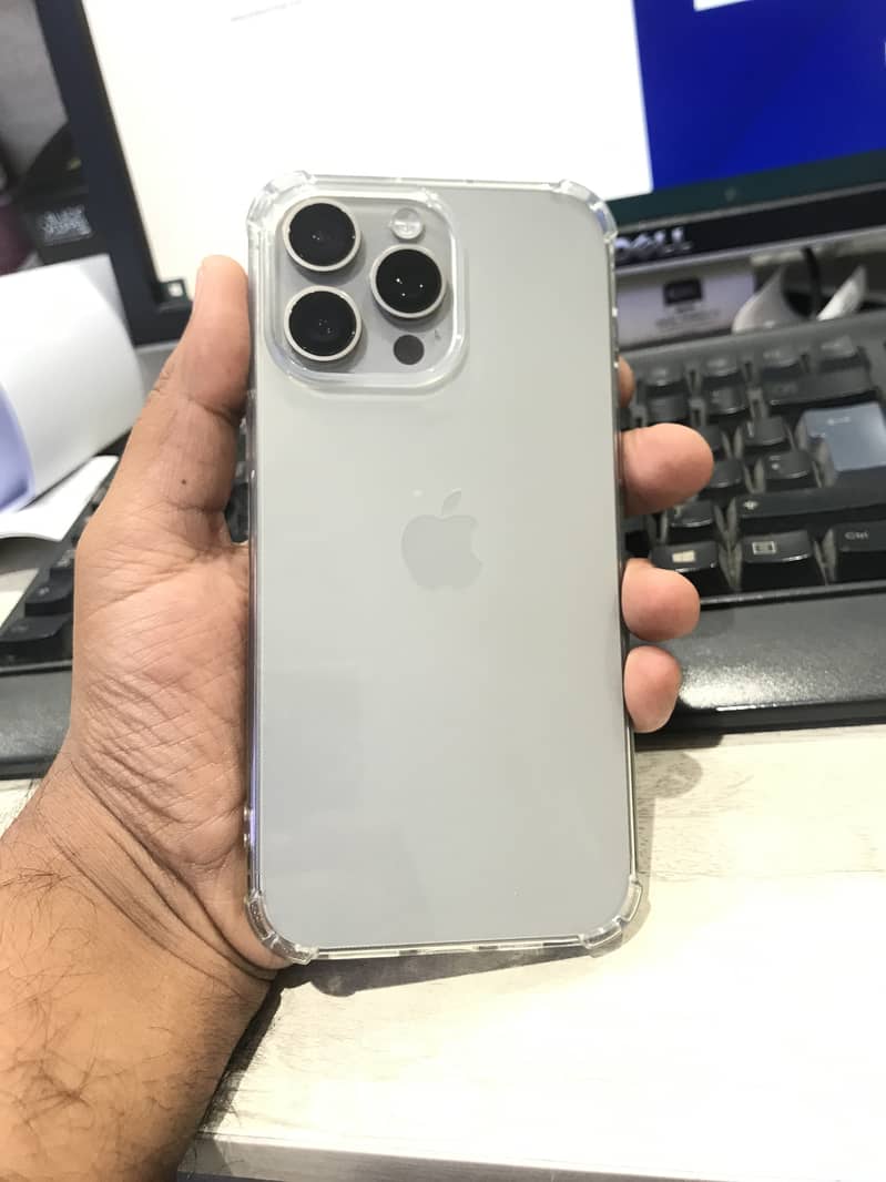 Apple iPhone 15 Pro Max 2