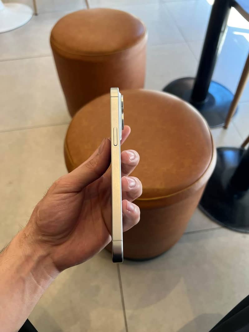 Apple iPhone 15 Pro Max 1