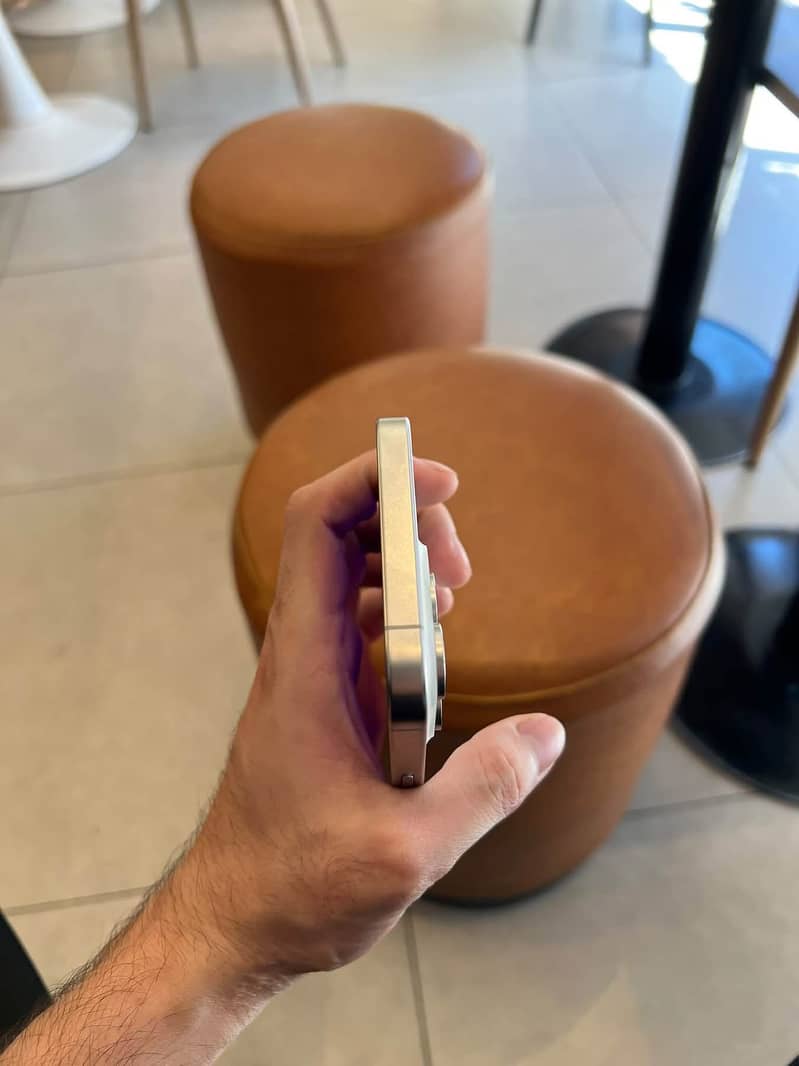 Apple iPhone 15 Pro Max 2