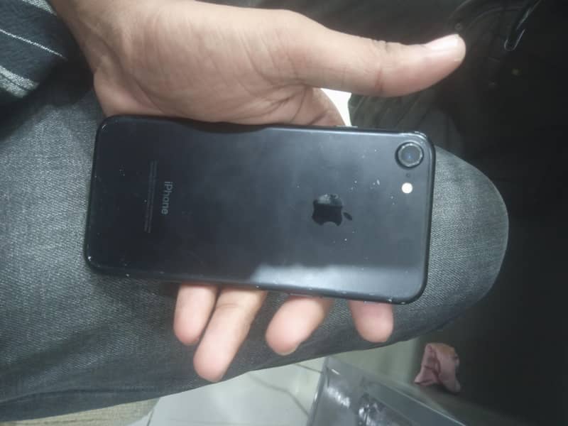 Apple iPhone 7 2