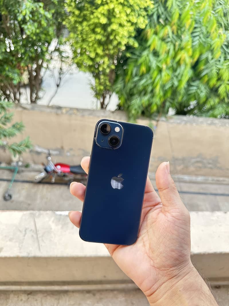 Apple iPhone 13 0