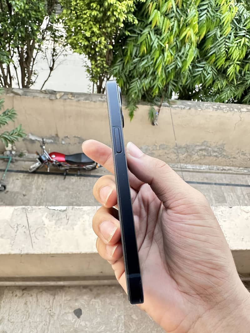 Apple iPhone 13 1