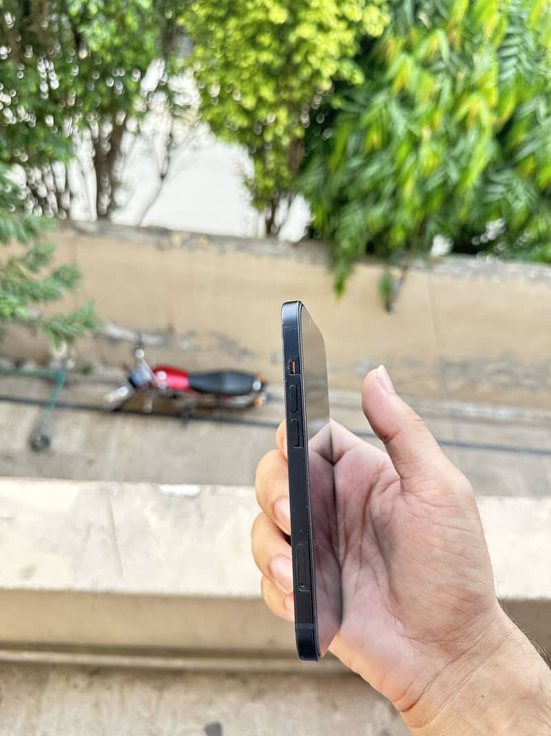 Apple iPhone 13 3