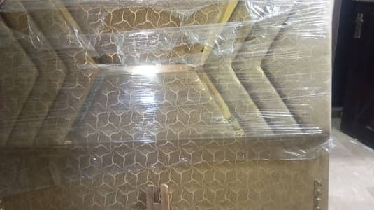 New poshish bed available for sale