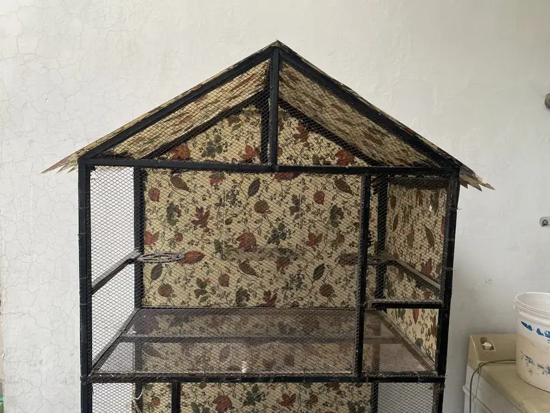 Big Metal Bird Cage with House Roof & 3 Portions – Good Condition — photo 2