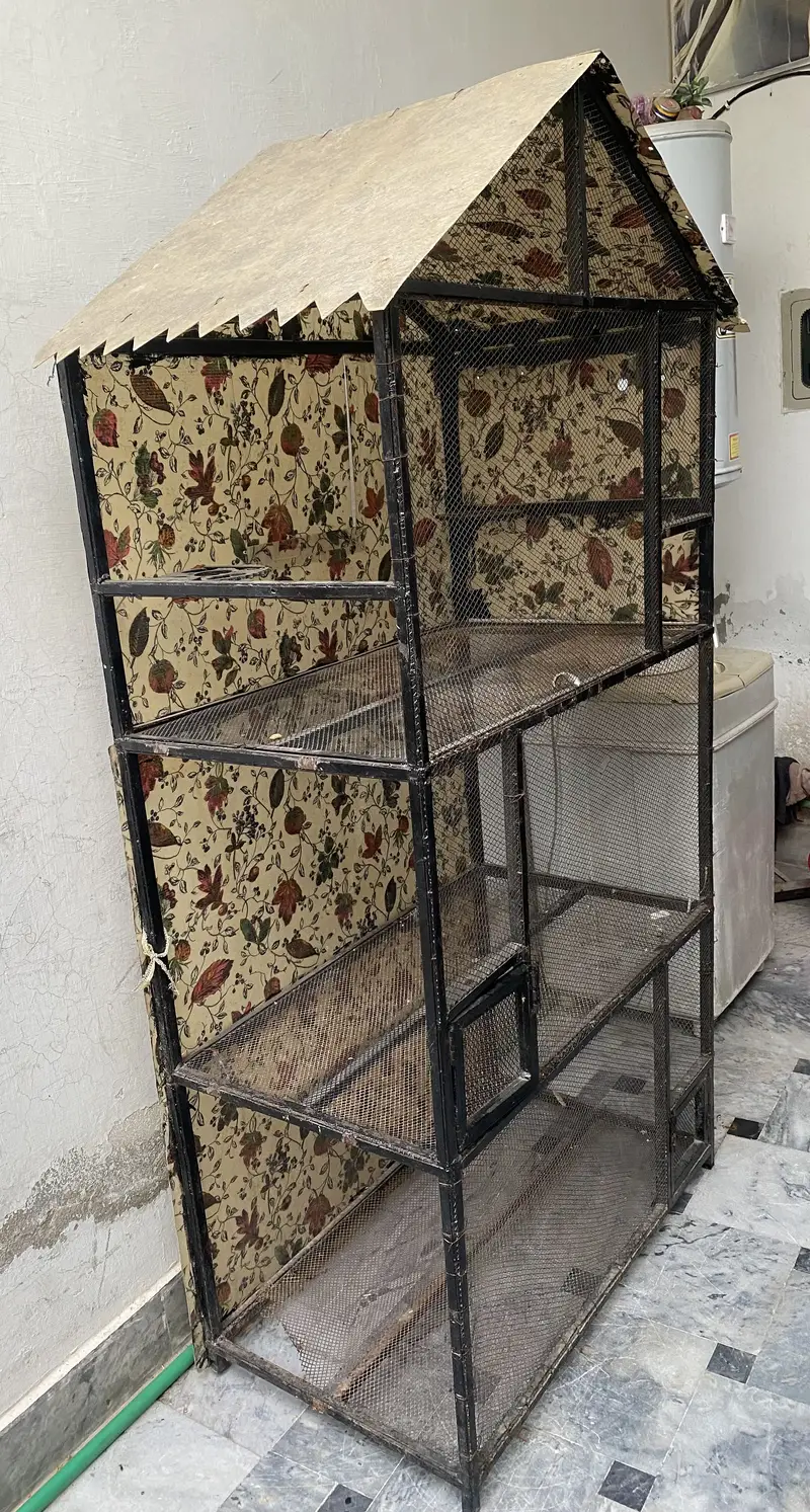 Big Metal Bird Cage with House Roof & 3 Portions – Good Condition — photo 3
