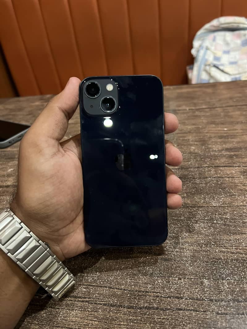 Apple iPhone 13 0