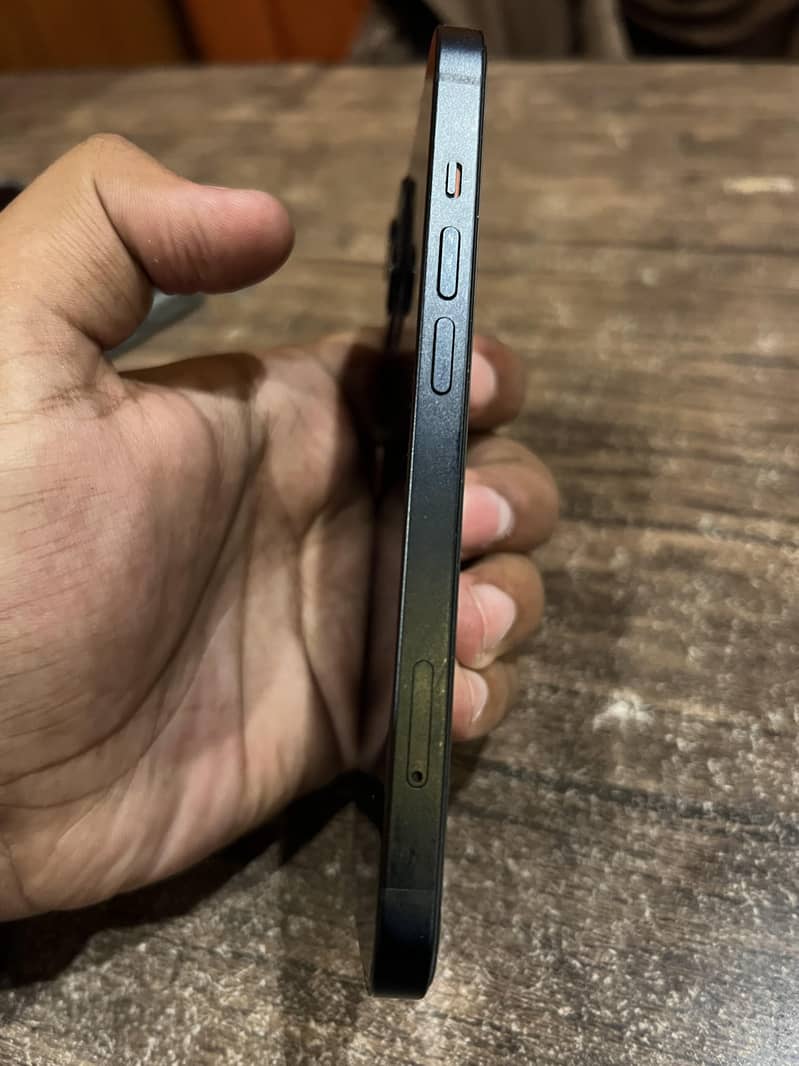 Apple iPhone 13 1