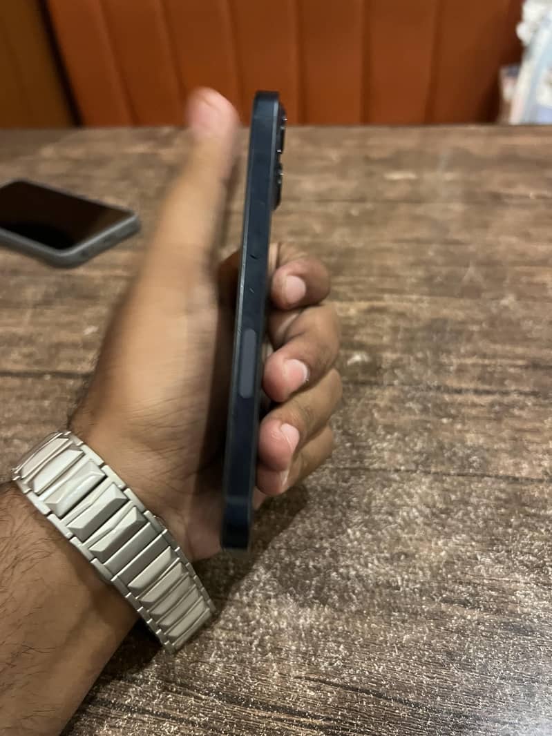 Apple iPhone 13 2