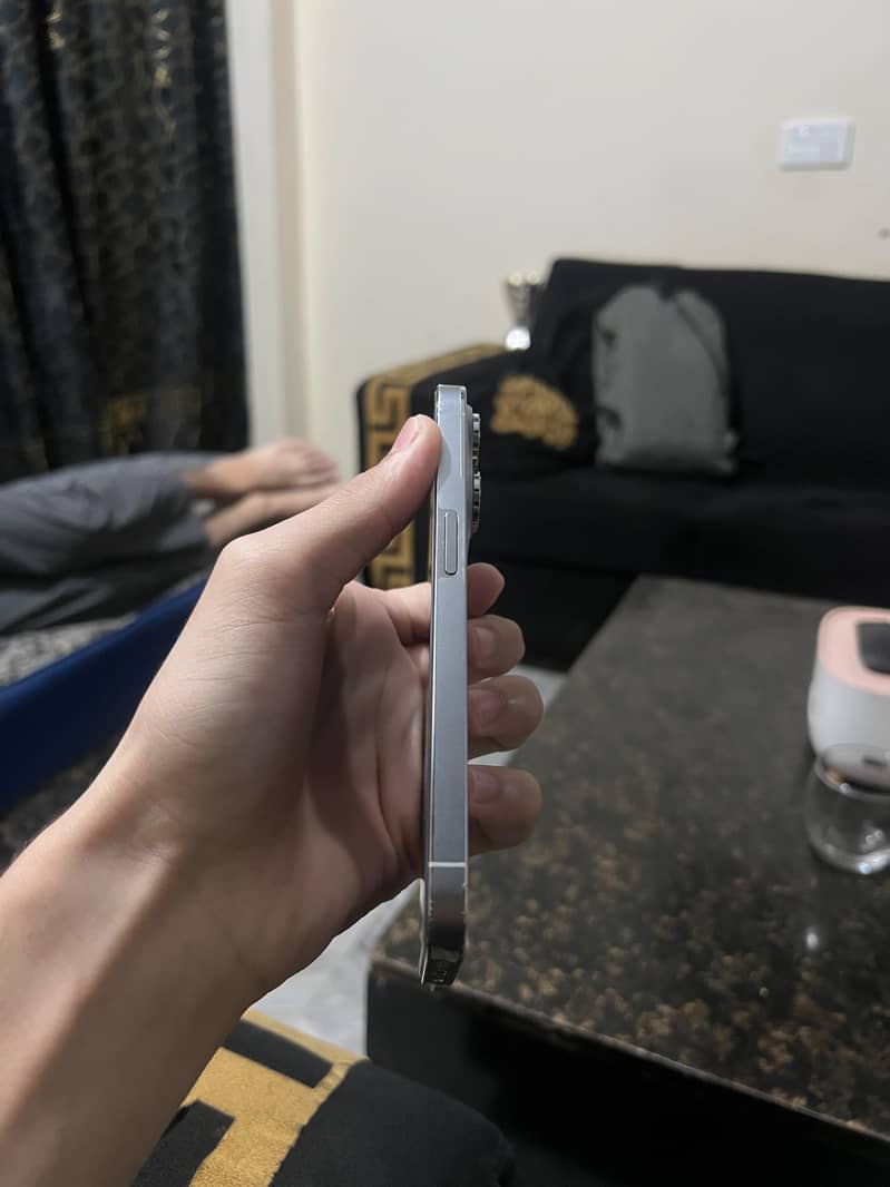Apple iPhone 14 Pro 2