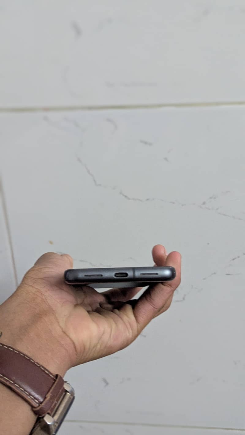 Google Pixel 8 4