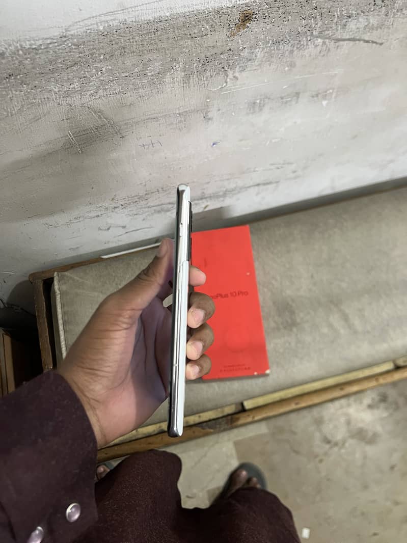 One Plus 10 Pro 1
