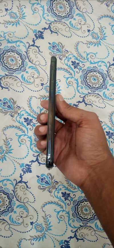 Iphone 11 pro Max. PTA approve . 256 gb. Battery health 84.
