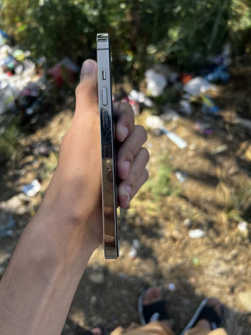 Apple iPhone 13 Pro 4