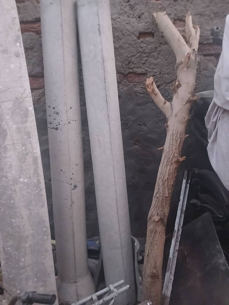 کچن سنک ، شاور ، اور دو عدد سیمنٹ سیور پائیپ 2