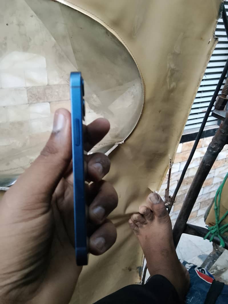 Apple iPhone 12 mini 0