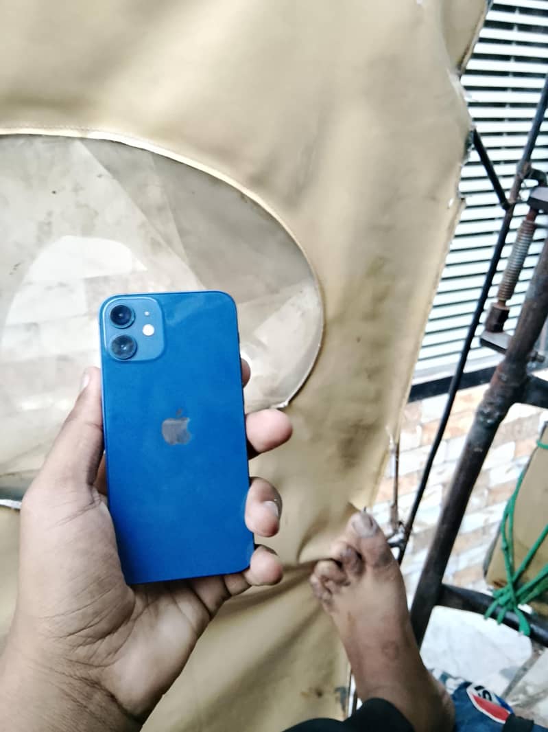 Apple iPhone 12 mini 3