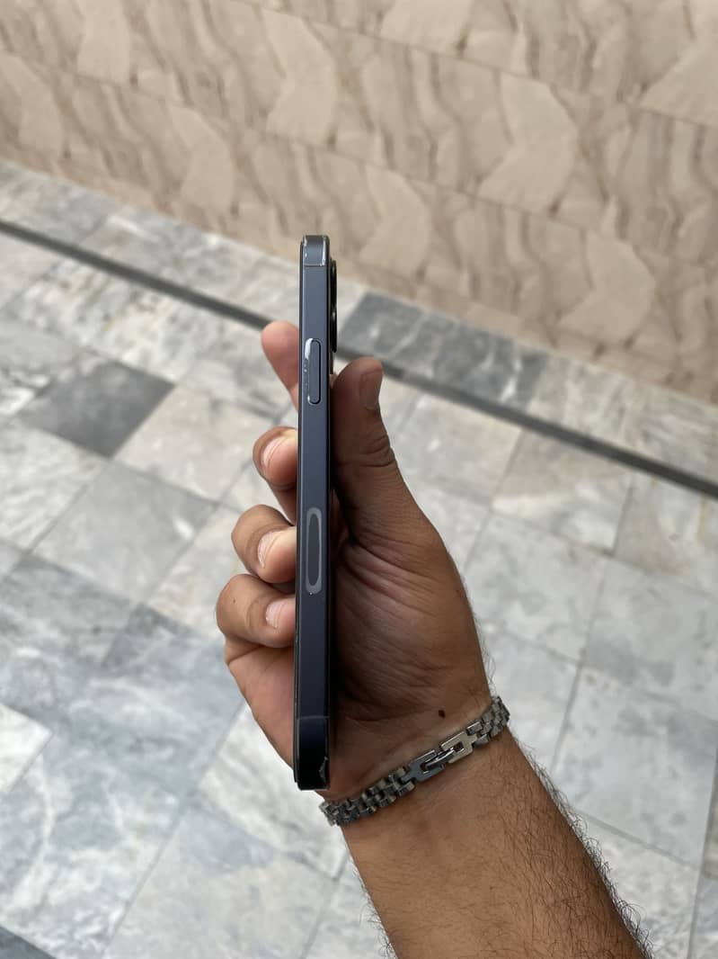 Apple iPhone 12 0