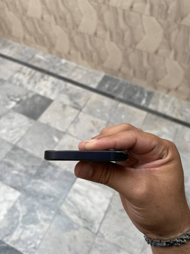 Apple iPhone 12 1