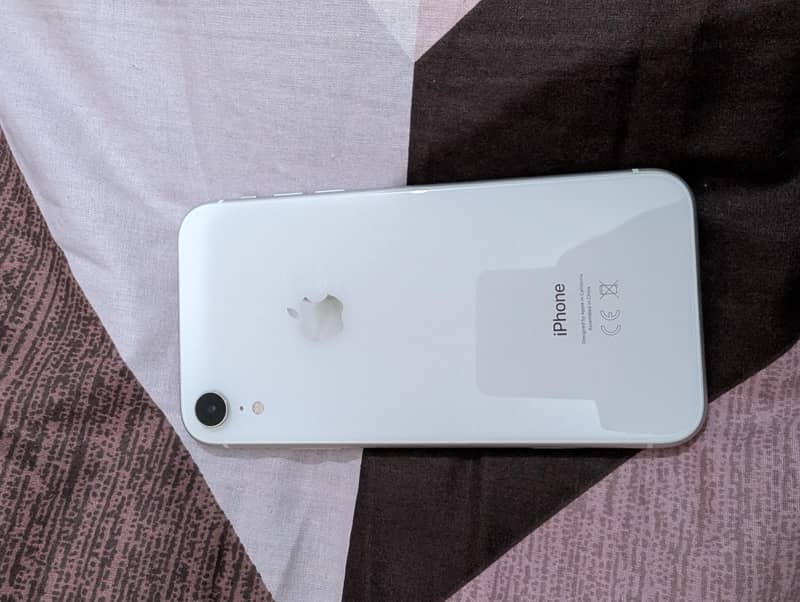 Apple iPhone XR 1