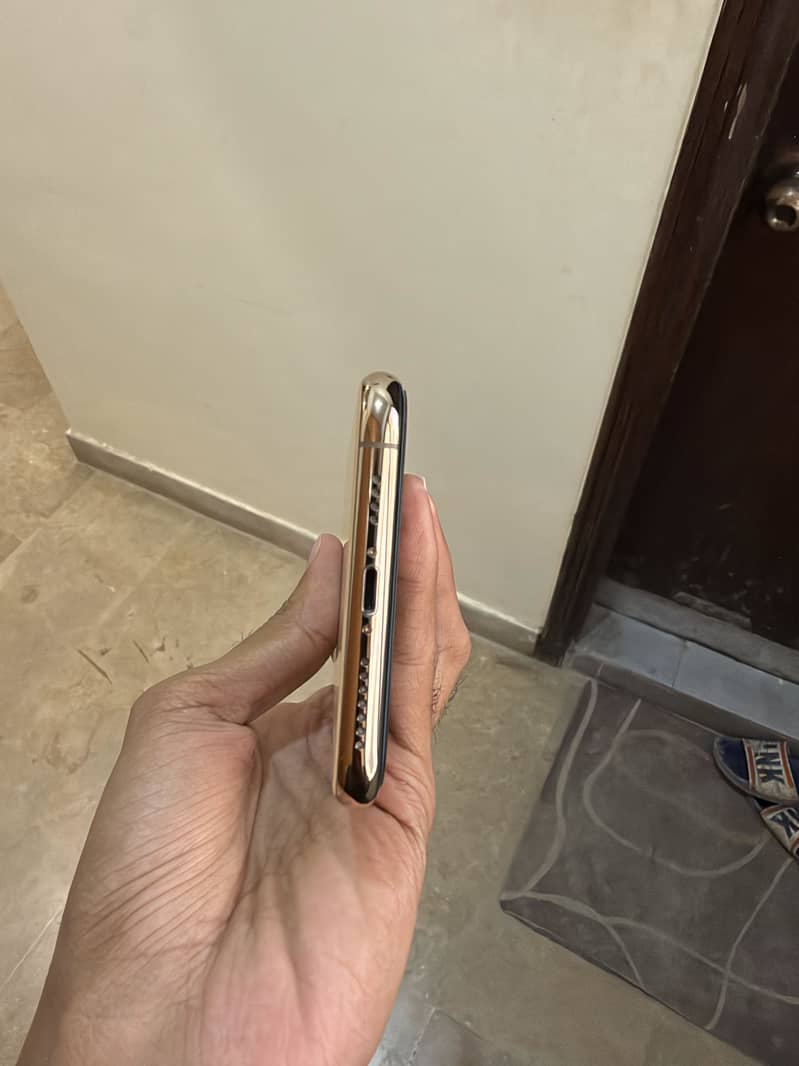 Apple iPhone 11 Pro Max 6