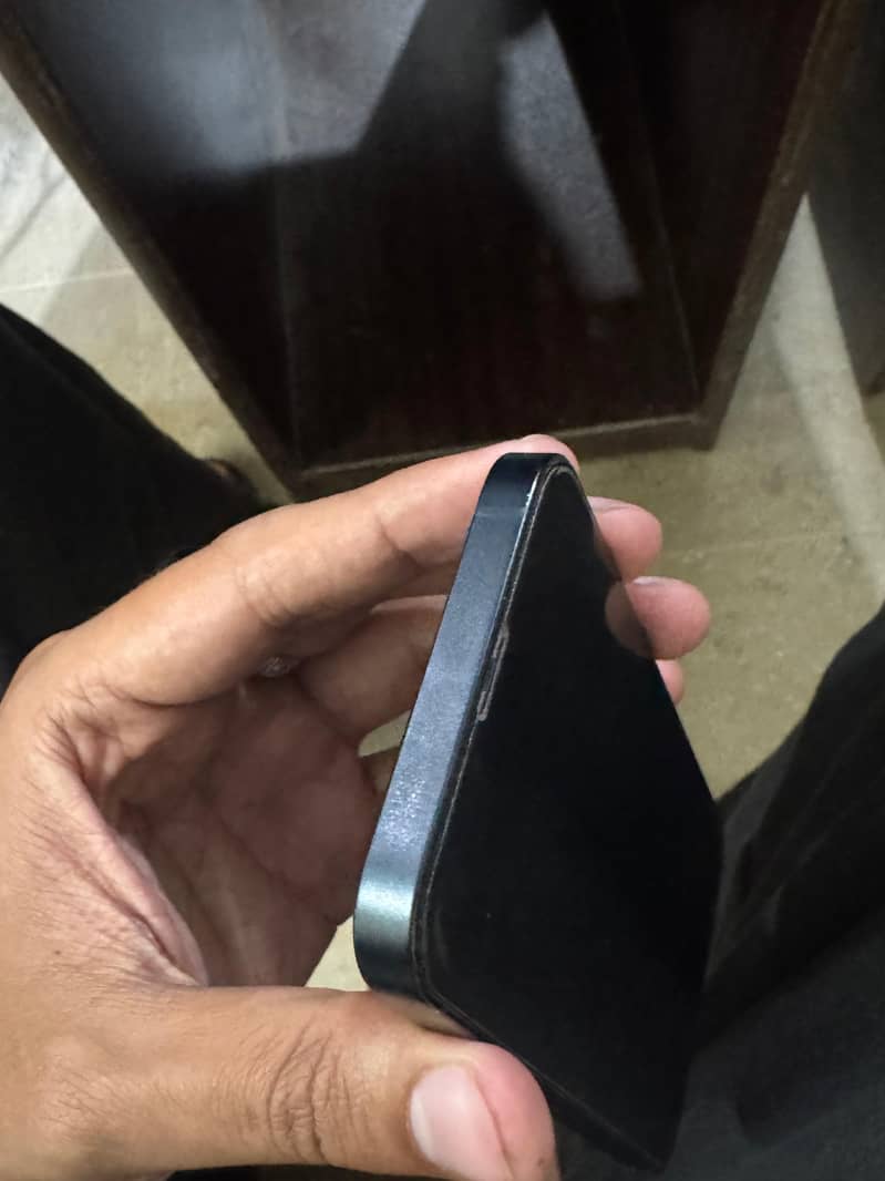 Apple iPhone 13 2