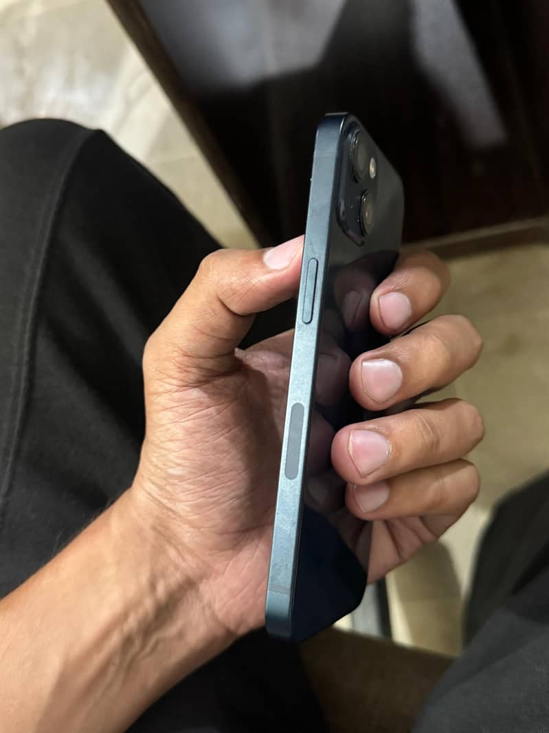 Apple iPhone 13 5