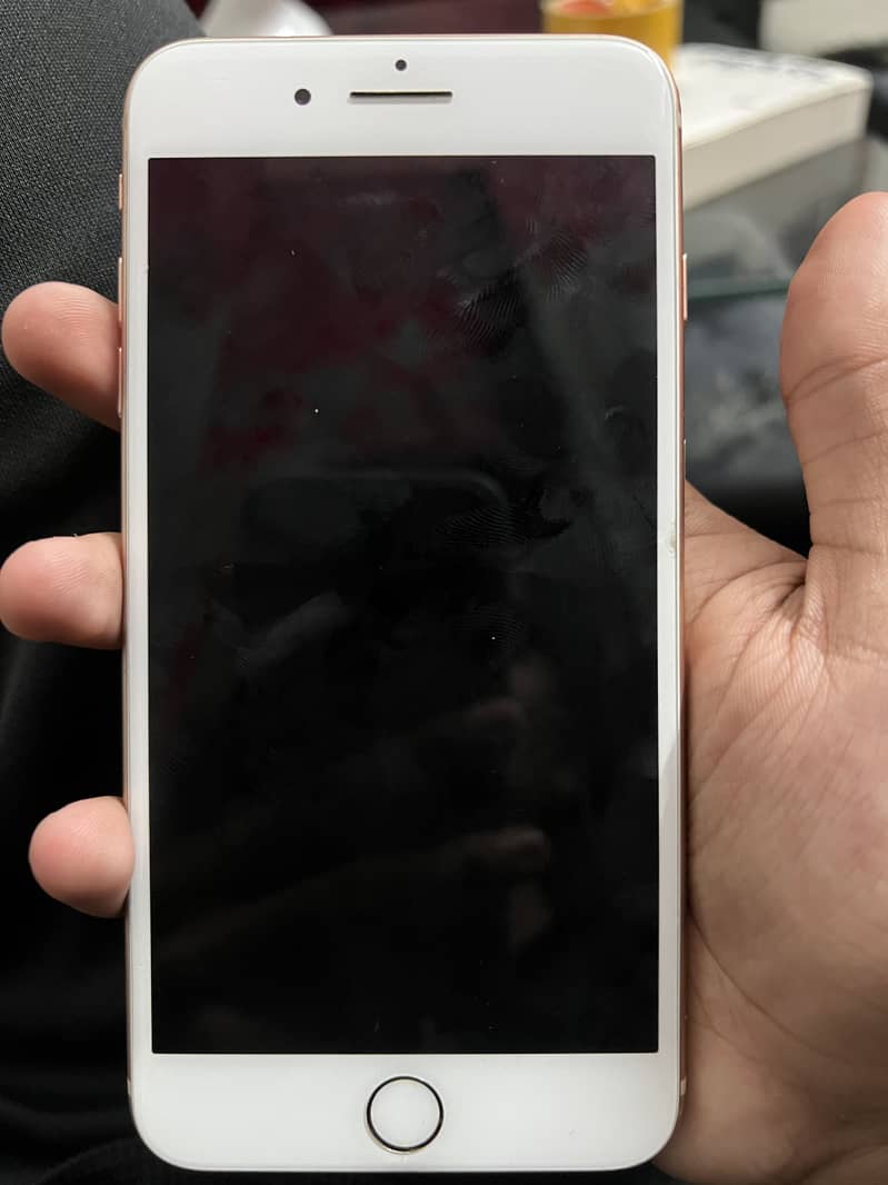 Apple iPhone 8 Plus 3