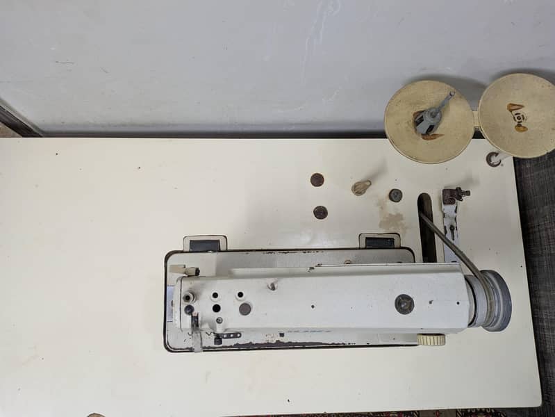 sewing machine 4