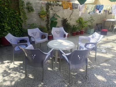 6 Plastic Chairs with 1 Round Table