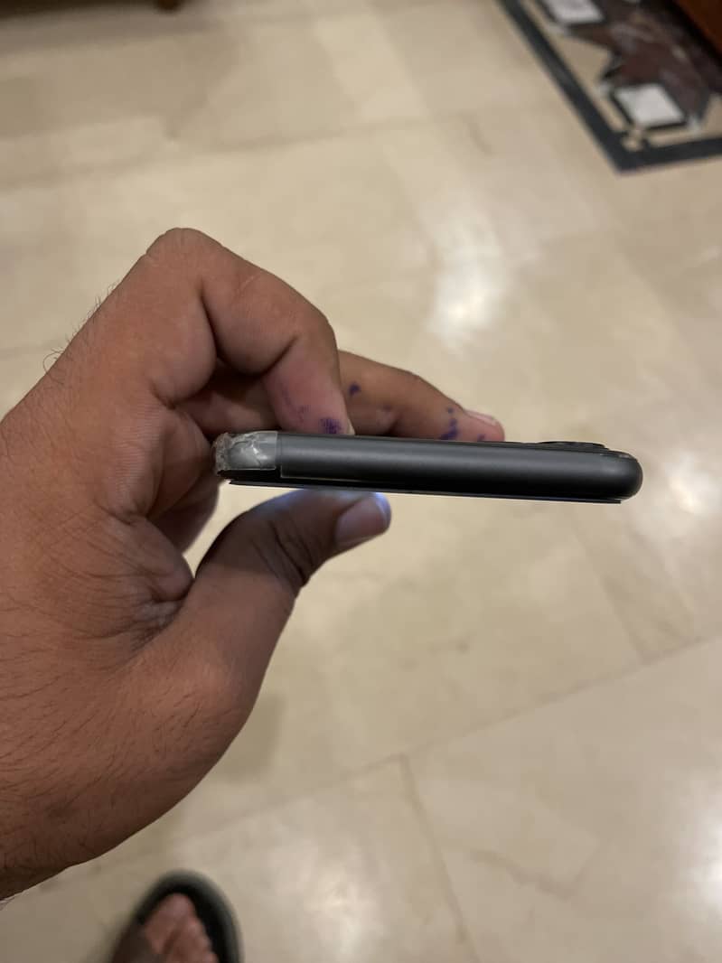 Apple iPhone 11 3
