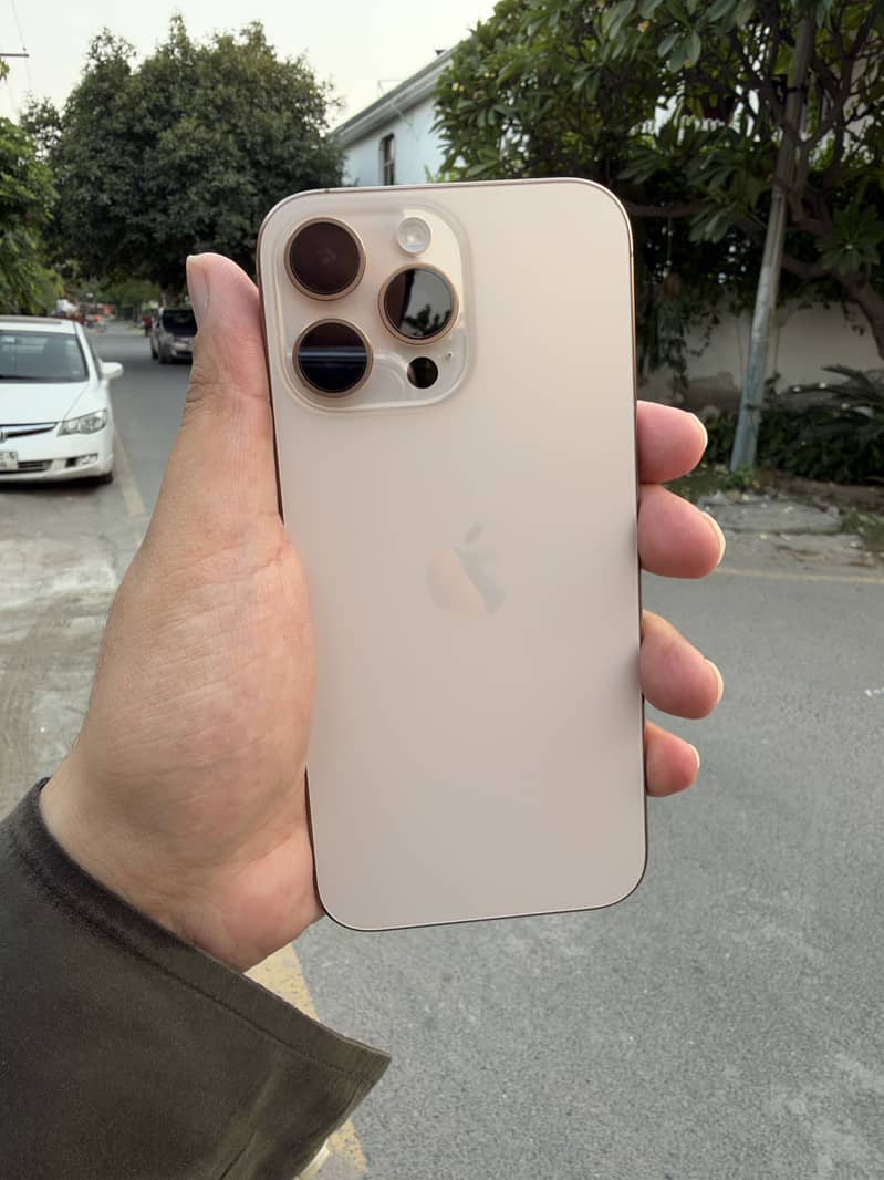 Apple iPhone 16 Pro Max 4