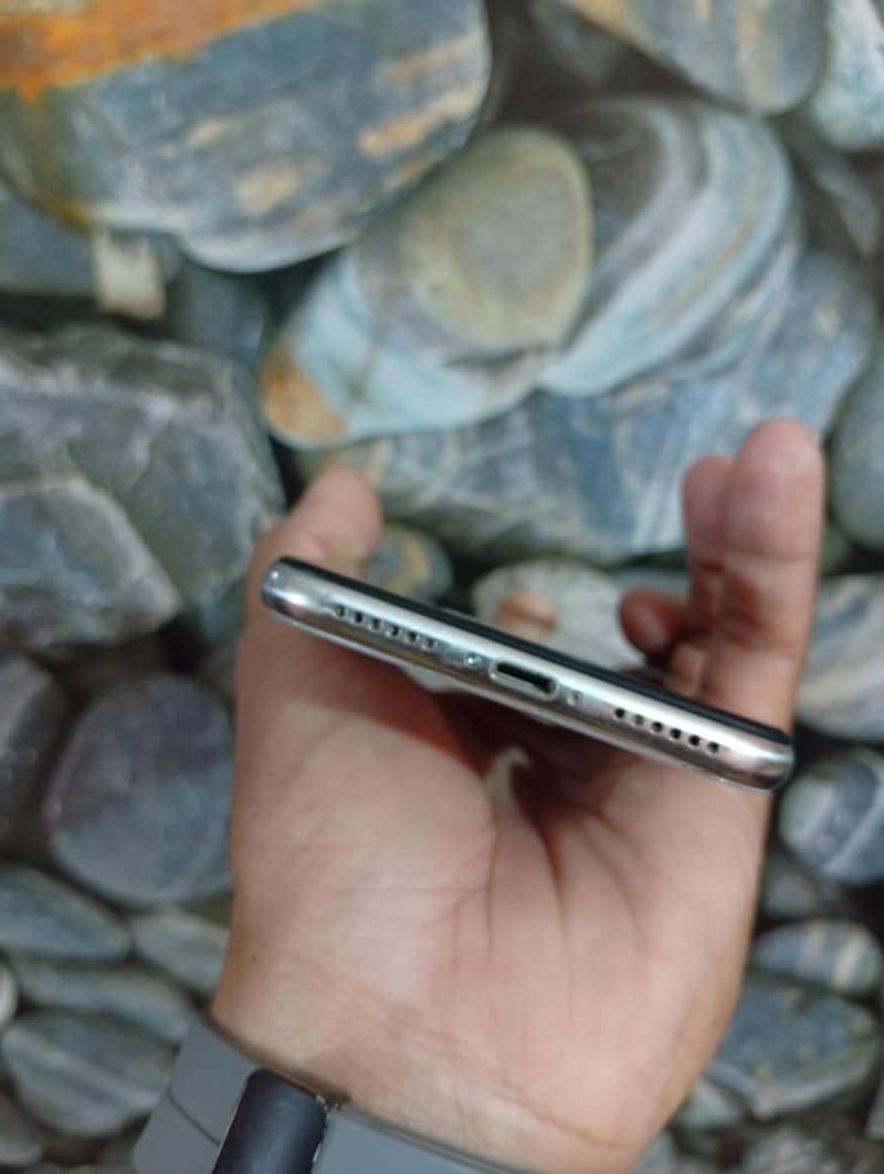 Apple iPhone X 3