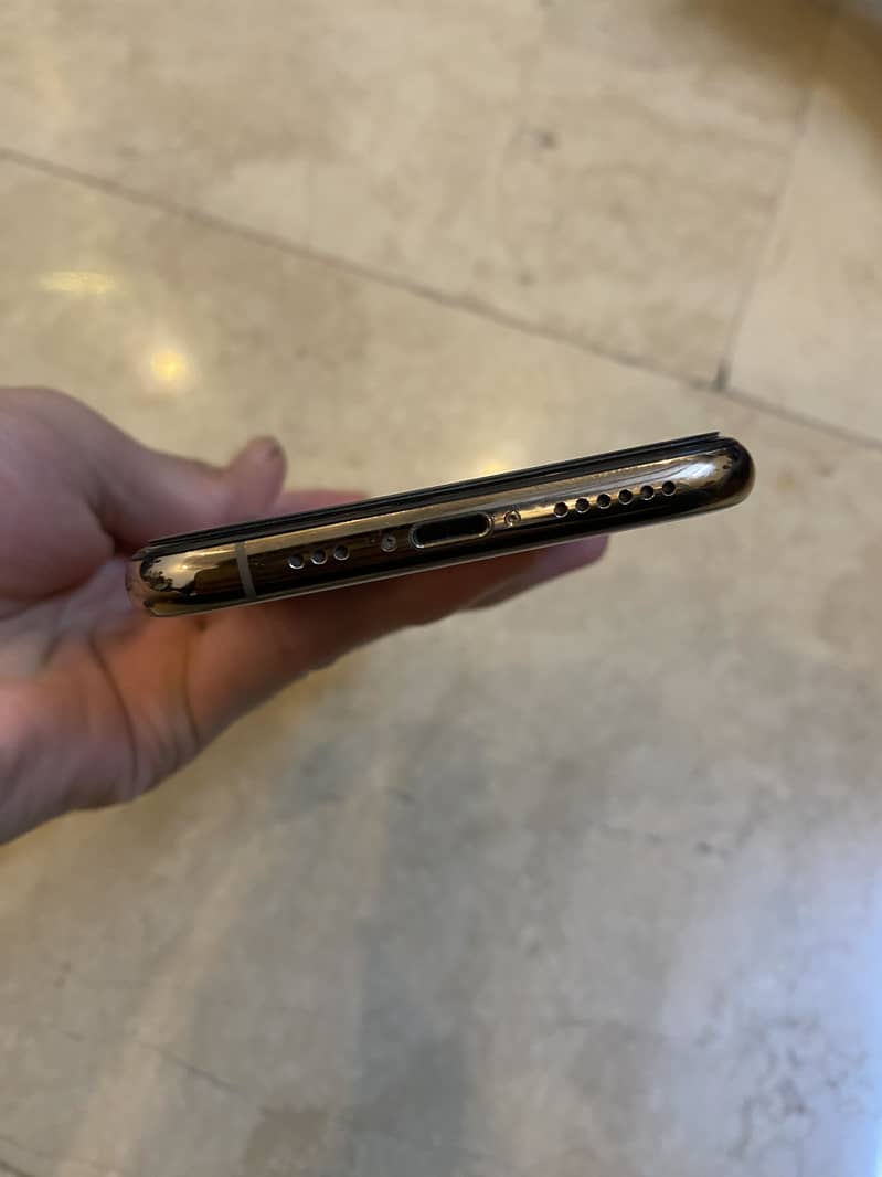 Apple iPhone XS 3