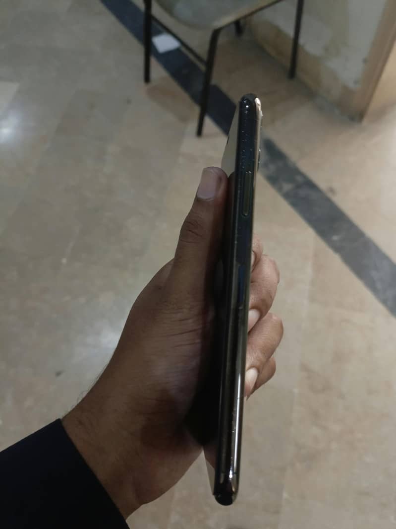 Apple iPhone 11 Pro Max 1