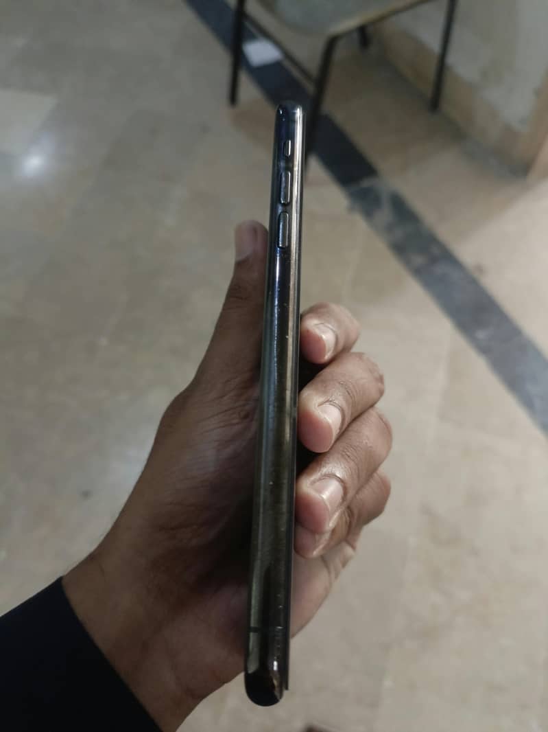 Apple iPhone 11 Pro Max 2