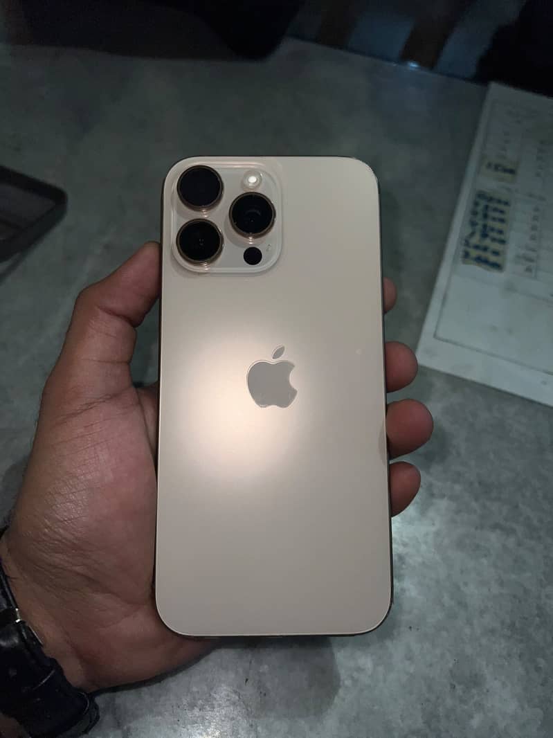 Apple iPhone 16 Pro Max 4
