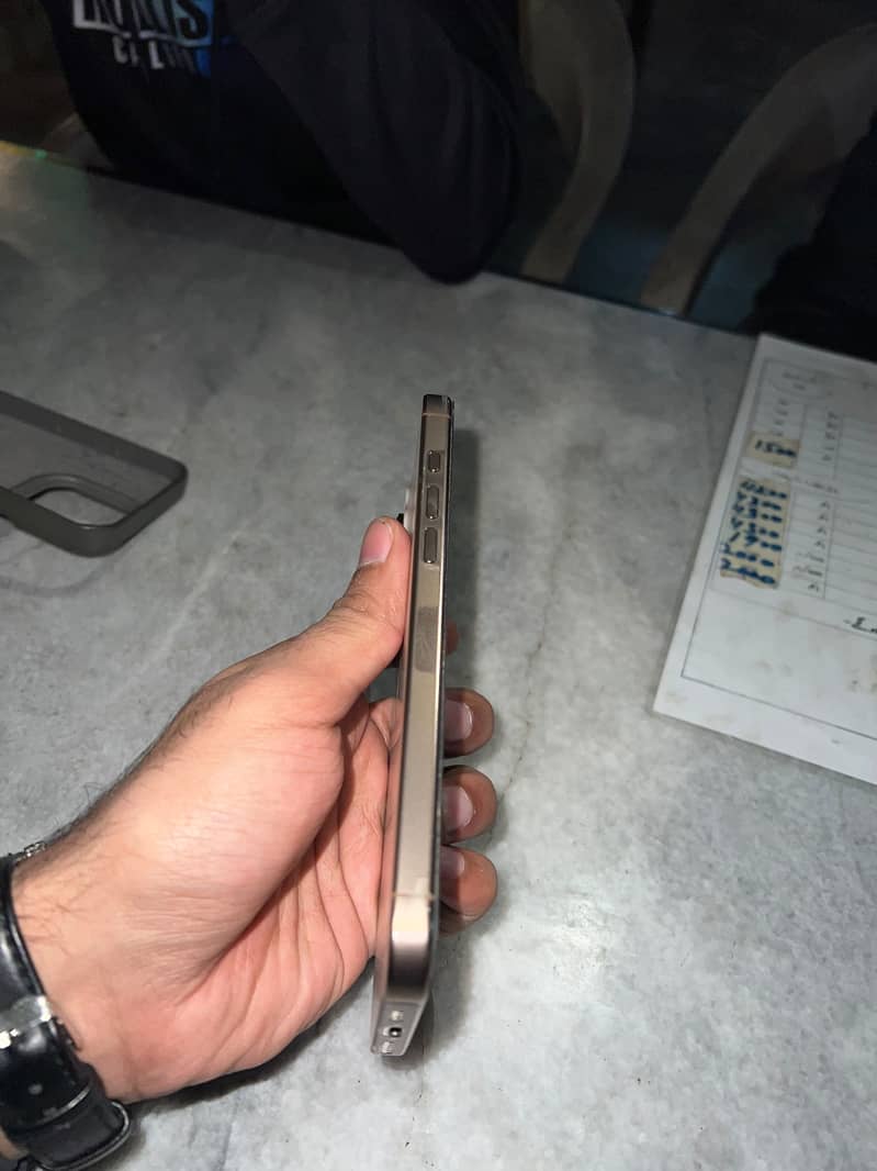Apple iPhone 16 Pro Max 5