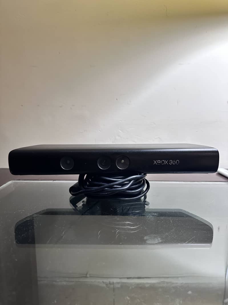 Xbox 360 Slim with multiple accessories 5