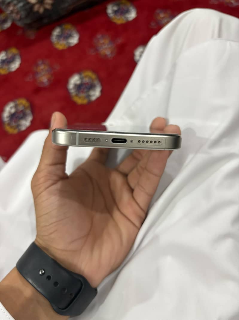 Apple iPhone 15 Pro Max 3