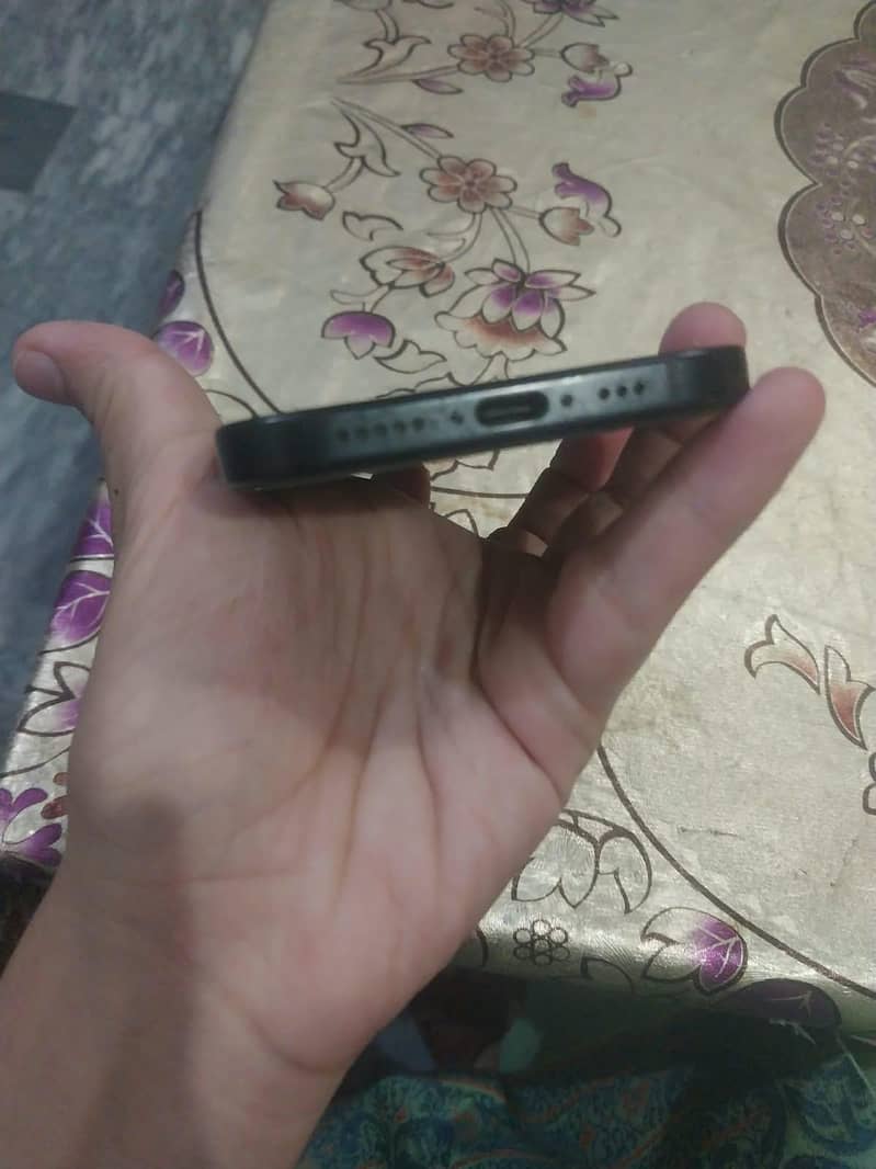 Apple iPhone 15 3