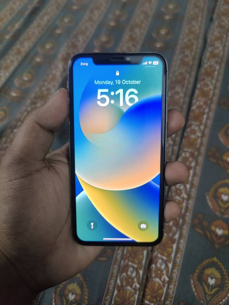 Apple iPhone X 3