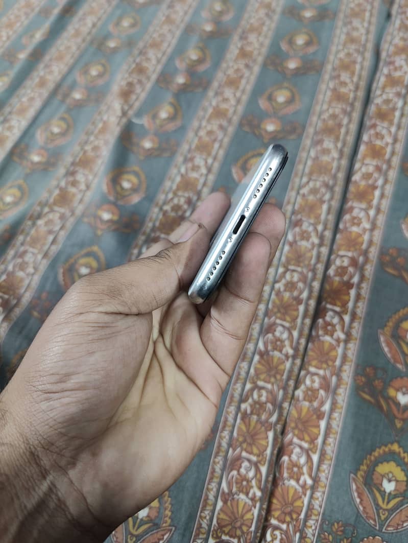 Apple iPhone X 5