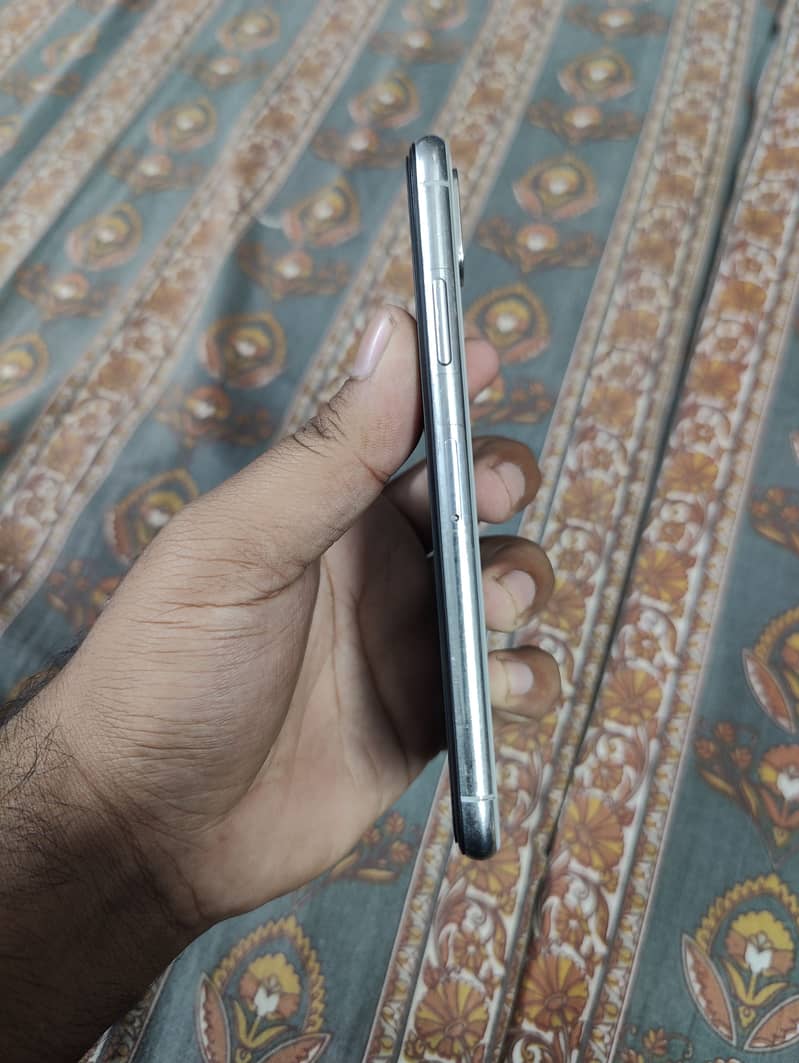 Apple iPhone X 6