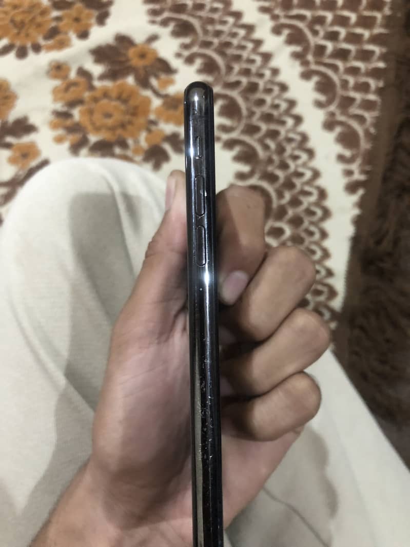 Apple iPhone X 4