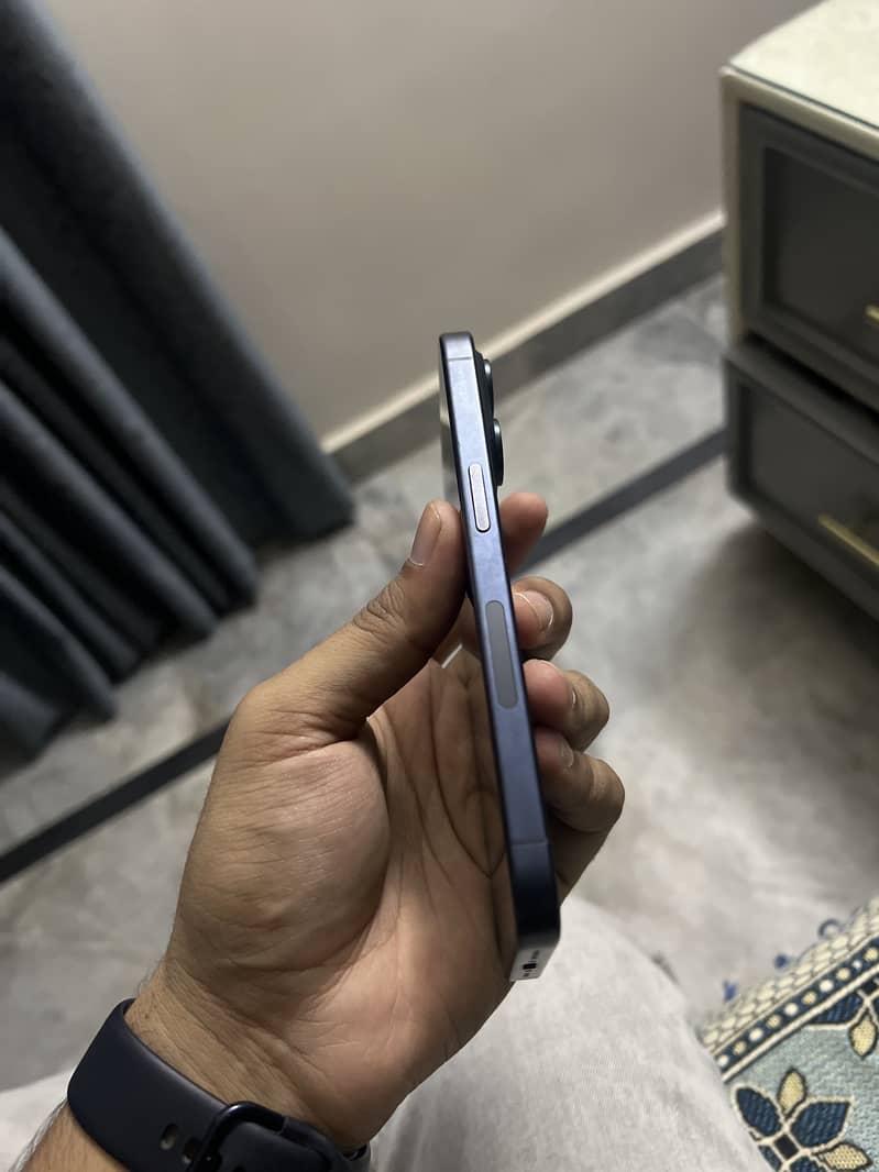 Apple iPhone 15 Pro 2