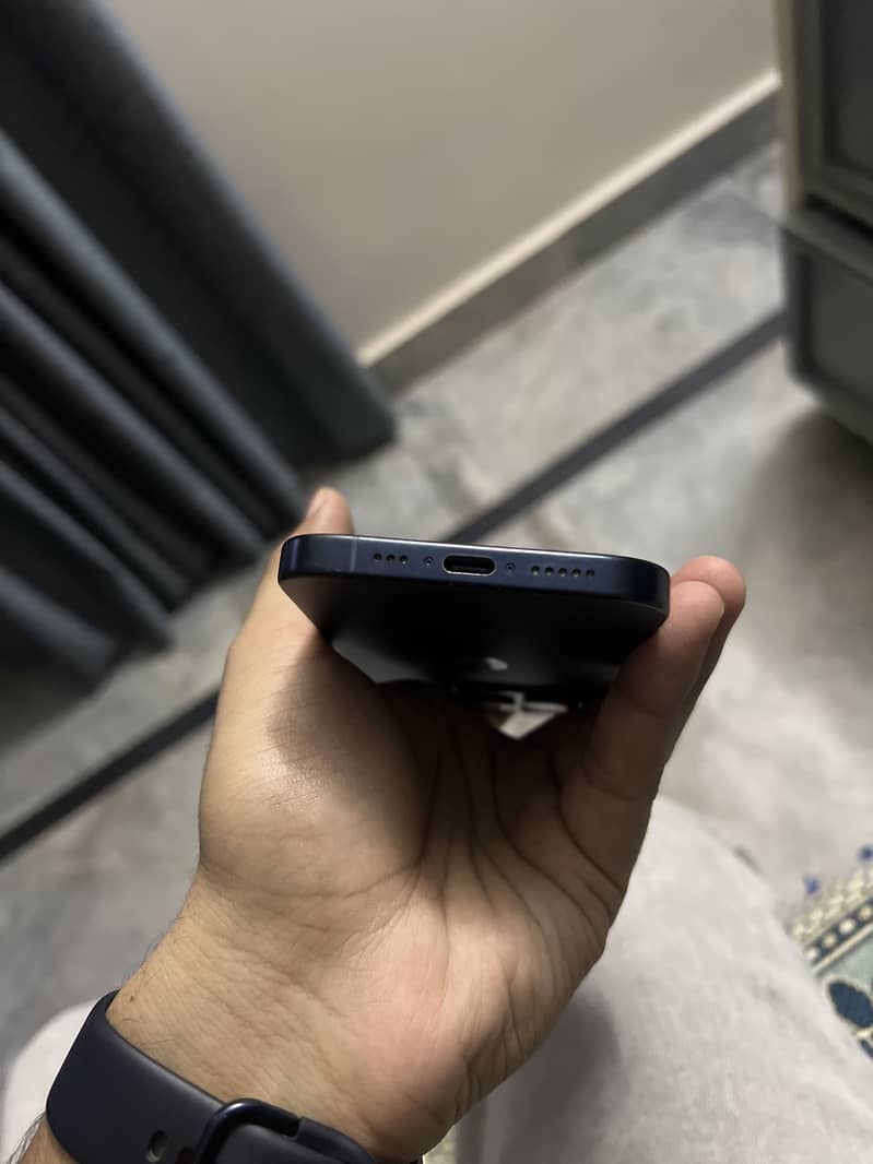 Apple iPhone 15 Pro 4